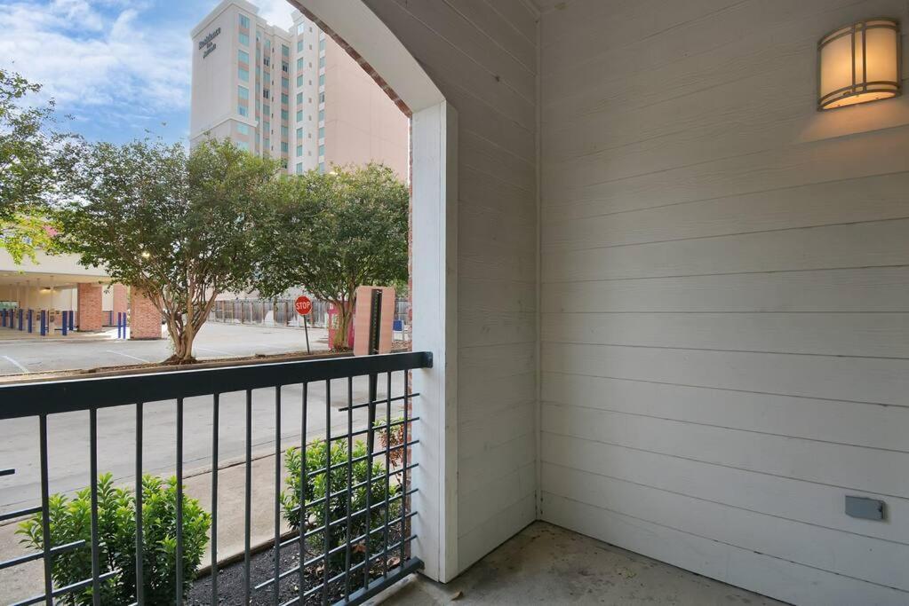Beautiful Unit Near Med Center W/ Shopping Center Apartment Houston Exterior photo